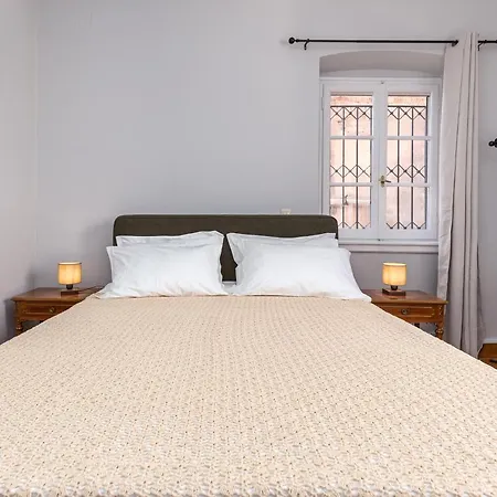 La Rondine * Corfu (city)