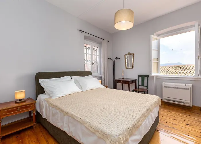 La Rondine Apartment *