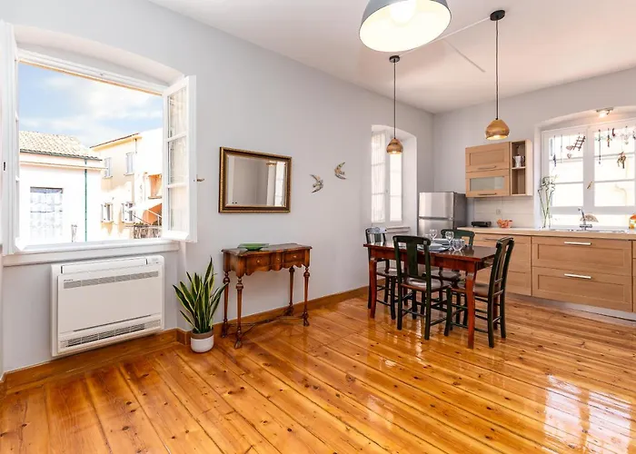 La Rondine Apartment *
