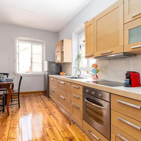 La Rondine * Corfu (city)